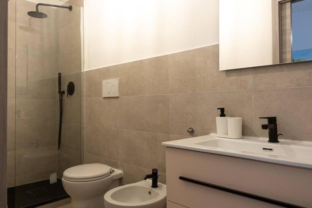 Private Room: The Port Apartment Scirocco Livorno Buitenkant foto
